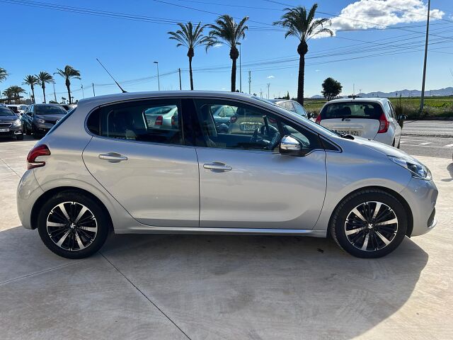 PEUGEOT 208 ALLURE 1.2 E-THP AUTO SPANISH LHD IN SPAIN 71000 MILES SUPERB 2018